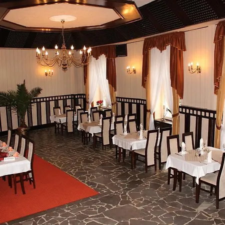 Staromiejski 3* スウプスク